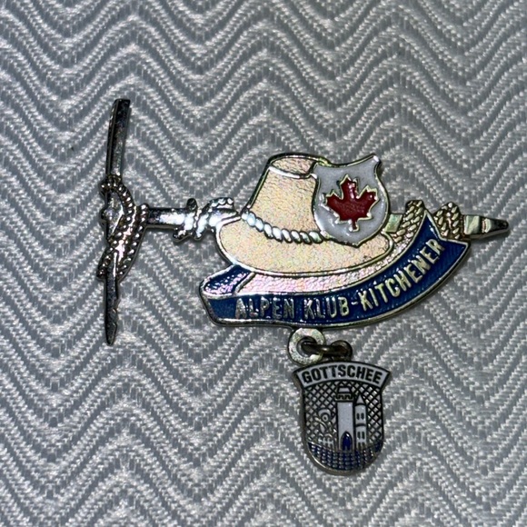 Alpine climbing club collector pin - Picture 1 of 5